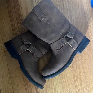 Fry company worn once. Girls size 4. Leather